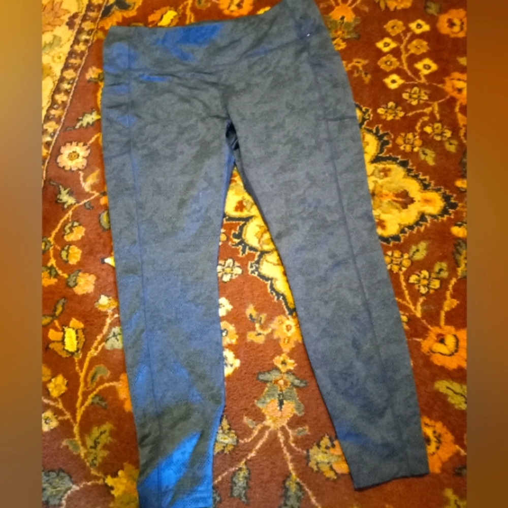 EUC athletic pants with pockets  !!!